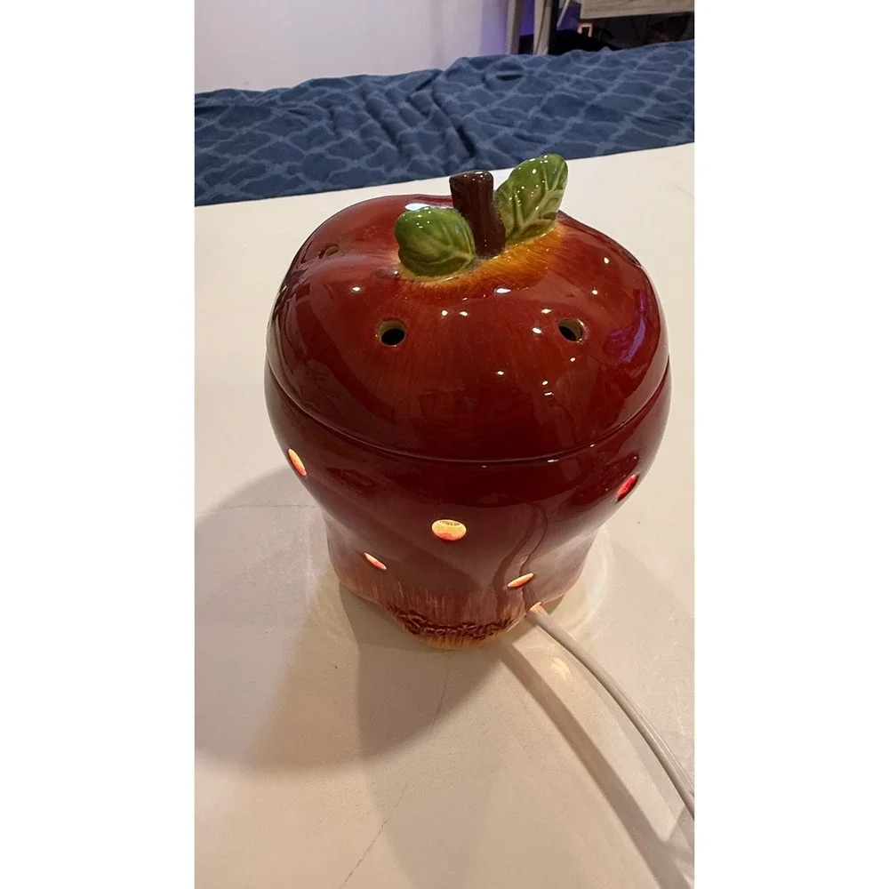 Working Scentsy Big Apple full sized Warmer w Tuscany Wax Melts - retired model